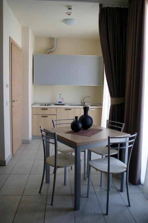 Residence Belmare Римини Стая снимка