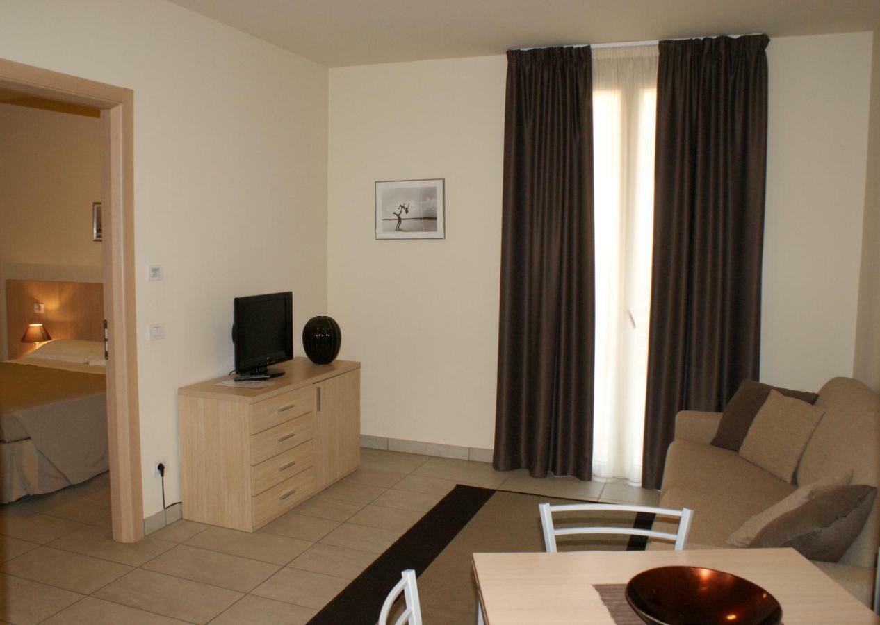 Residence Belmare Римини Екстериор снимка